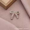 Broche Pequeno Atacado em estoque Laço Diamante Metal Pin Camisa Jaqueta Tricotada Moda Corsage Mulheres Atacado