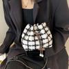 Bolsa Feminina Grande Capacidade com Cordão Bolsa de Ombro de Alta Qualidade Moda Bolsa de Pérolas com Cordão Exquisite Bolsa Feminina Bolsa de Balde Portátil