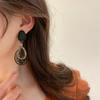 Aguja de Plata otoño e invierno Nuevo patrón hueco gota de agua aretes vintage Corea del Sur aretes elegantes exagerados nicho aretes de metal