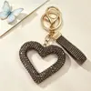 Nuevo llavero con forma de corazón hueco con diamantes, accesorio de arcilla totalmente cubierto de diamantes, decoración para bolso de mujer, colgante para interior de coche