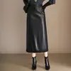 Saia elegante e sofisticada de couro de cordeiro proteico para mulheres, novo modelo outono/inverno 2026, cintura alta, modeladora, com fenda traseira e acabamento charmoso em renda