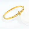 Nova pulseira de aço inoxidável com design de trevo de quatro folhas vazado, moda transfronteiriça, pulseira de aço titânio com flor de trevo de quatro folhas que não desbota, joia