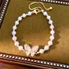 Pulsera de Mariposa de Perla con Zirconia y Cuentas Electrochapada en Oro Real de 18K, Pulsera de Nicho de Lujo Ligero, Joyería de Mano Exquisita y Elegante