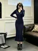 Nuevo vestido de punto de otoño con cuello en V, corte ajustado, ceñido a la cintura, manga larga, vestido largo de cola de pez, adelgazante, elegante, capa base, vestido que se ajusta a la cadera