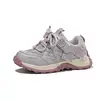 Tênis Esportivo Respirável para Meninas Modelo Novo Primavera 2026 Tênis Confortável para Corrida com Solado Macio para Crianças Tênis Casuais Estilo Pai para Meninos