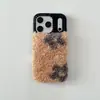 Funda de Felpa con Flor Estilo Coreano para Otoño e Invierno, Adecuada para Apple 17 Pro Max, iPhone 16 Resistente a Golpes, 15/14 Pro Funda Dura