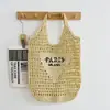 En stock Bolso de Mano Simple Urbano Transfronterizo para Mujer con Letra Bordada Bolsillo de Malla Bolso Tejido de Paja Hueca Tejido a Mano