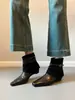 Botas Curtas de Pele de Ovelha Estilo Retrô Francês Bico Quadrado Borda Enrolada Femininas Salto Escondido Couro Trançado Fivela Estilo Deserto Sichuan-Oeste para o Trabalho Botas Individuais