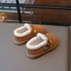 Sapatos Birkenstock para Meninas Outono/Inverno 2025 Novo Estilo Solado Macio Sapatos de Algodão para Bebê Menina Menina Pequena com Pelúcia Extra Sapatos Peludos para Exterior Botas de Neve
