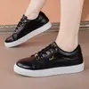 Sapatos de comércio exterior tamanho grande novo estilo sapatos femininos branco preto bico redondo fundo plano sola macia casual versátil sapatos de lona sapatinhos brancos