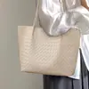 Bolsas para Mulheres 2026 Design de Nicho Bolsa Tote para Mulheres Moda de Alto Padrão para o Dia a Dia Bolsa de Ombro de Abaixo do Braço Bolsa Grande de Couro