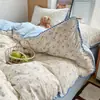 Conjunto de quatro peças de alta qualidade classe A com borda de fio bouclé, conjunto confortável de três peças para dormitório, capa de edredom simples, lençol, fronha, atacado