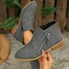 Botas Martin Europeias e Americanas Transfronteiriças Botas Curtas de Couro para Tornozelo Outono Zíper Lateral Comércio Exterior Com Tamanhos Grandes Baixo Estilo Europeu e Americano Robusto Atacado Tamanhos Grandes
