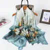 Elegante Bufanda de Seda Estampado de Magnolia Flor Cortada Primavera y Verano Bufanda Larga Grande Chal de Viaje de Alta Gama Protector Solar Bufanda para Mujer Pañuelo para la Cabeza