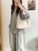 Bolso de mano casual y relajado estilo coreano 2026 para mujer, un bolso de axila de nicho, minimalista y ligero