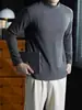Minimalismo OtoñalMezcla de Lana y Seda Patchwork Cuello Alto Manga Larga Camiseta Base Suave de Color Sólido para Hombre