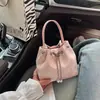 Bolsa de Mão Estilo Balde para Mulheres 2026 Verão Nova Bolsa de Ombro Bordada Estilo Chinês Bolsa Transversal Minimalista de Nicho