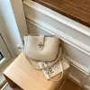 Bolso para mujer 2026 super popular celebridad de internet simple texturizado para hombro axila versátil moderno de alta gama bandolera tipo cubo