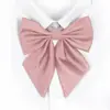 Compra Uno y Llévate Otro GratisPajarita de Plumas de Color Sólido Accesorio para Uniforme Escolar de Estudiante Camisa de Mujer Estilo Japonés Accesorio Versátil Cuello Dulce Flor