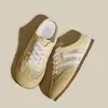 2026 Primavera/Verão Novo Feminino Malha Respirável Versátil Casual Color Block Cadarço Popular Preguiçoso Treino Alemão Meio Chinelo