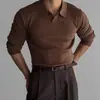 Camisa polo de manga larga estilo americano para hombre, nueva colección de otoño, diseño moderno y minimalista, adecuada para fitness y culturismo, con tejido de punto a rayas y un cuello clásico