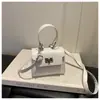 Bolso Cuadrado Pequeño Retro de Mano con Cierre de Candado de Moda para Mujer 2026 Nuevo de Primavera Simple Elegante Texturizado de Hombro Único Cruzado de Cuerpo