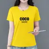 Produto de luxo de alta qualidade~Camiseta feminina de manga curta, novo modelo 2025 com estampa de letras brancas, versátil e que afina a silhueta, adequada para mulheres de meia-idade