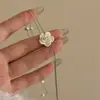 Colar de Puxar Atmosférico de Nicho Estilo Coreano, Flor Branca, Pingente de Pérola e Strass, Gargantilha, Corrente para Suéter