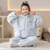 Conjunto de pijama de fleece coral para meninas para outono e inverno de 2026, novo roupão infantil de flanela espessada para meninas