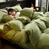 Estilo Lujo Ligero Invierno Color Sólido Leche Polar Cálido Juego de Cama de Cuatro Piezas Funda de Edredón de Franela Doble Cara Sábana Ajustable Ropa de Cama Más Juego de Polar