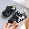 Zapatos para Niños Pequeños con Cierre de Velcro y Cabeza de Concha para Niños y Niñas, Suela Suave, Transpirables, Antideslizantes, Casuales, Nuevo Estilo de Otoño para Niños Pequeños