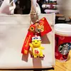 Llavero genuino Xingshi leche año del Dragón llavero femenino creativo Wu Dios de la Riqueza llavero colgante para mochila regalo de Año Nuevo al por mayor