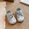 Tênis Esportivo Infantil 2026 Novo Verão Sapatos para Meninas Solado Macio Malha Respirável Tênis Casuais Versáteis para Bebês
