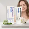 Gel para cuidado muscular e articular: uma fórmula suave que acalma e protege a pele ao redor das articulações, proporcionando alívio confortável para o uso diário e conveniente para carregar.