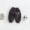 Conjunto de Jaqueta Acolchoada de Maçã e Calça Jogger Xadrez de Desenho Animado para Bebês Meninos Dianxi, Roupa de Três Peças