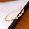 Qu Heng Lan Ying Design de Pulseira Geométrica de Rombos com Zircônia Europeia e Americana Versátil Pulseira Moda Personalidade Joia de Mão