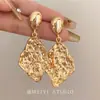 Colgante Plegado Geométrico de Metal Prologue Único Pendientes Minimalistas Moda de Nicho de Alta Gama Accesorios para Orejas Estilo Urbano Tendencia
