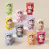 Oso de Fresa de Color Sólido Popular Shin-Chan Dibujo Animado Figura Linda Caja de Regalo Adornos de Resina Accesorios DIY Decoraciones para Coche Venta al por Mayor Ins