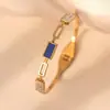 Pulsera de Acero de Titanio de Trébol de Cuatro Hojas para Mujer, Acero Inoxidable, Color Dorado, Números Romanos, Lujo Ligero Europeo y Americano, No se Desvanece, Venta al por Mayor Directa del Fabricante