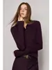 U.N.Q. irradia un encanto refinado y suave, con una textura suave y amigable con la piel y una calidad excepcional. Este es un polo de punto base de hilo Yangzi alemán
