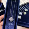 Collar de trébol de cuatro hojas H.W. para mujer, colgante de copo de nieve y gota de agua totalmente engastado con diamantes, cadena para la clavícula con forma de flor, moderna y deslumbrante, diseño simple