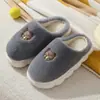 Chinelos de Pelúcia de Urso Desenho Animado Femininos Inverno Plus Veludo Quente Interno Casa Antiderrapante Solado Grosso Casal Chinelos de Algodão Masculinos