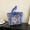 Bolsa Tote de Ombro Casual Simples Versátil com Padrão Moderno Grande Capacidade Nova Moda Primavera 2026