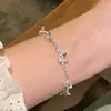 Elegante Pulsera de Mariposa Plateada para Mujer 2026 Nuevo Modelo Lujo Ligero Nicho Exquisita Joyería de Pulsera de Gama Alta Venta al Por Mayor