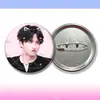 Nuevo Modelo Pin Insignia de Hojalata Xue Zhiqian Merchandising para Fans
