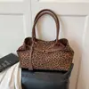 Bolsa Satchel Tote de Ombro Único Estampa de Leopardo Retrô para o Trabalho Nova Tendência Outono 2025 Moda Estilosa Versátil Elegante Bolsa Grande