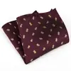 Traje de Vestido Estilo Coreano Lenço de Bolso Venda por Atacado Lenço de Bolso para Terno Masculino Lenço Quadrado Pequeno Acessórios de Vestuário Masculino Toalha de Peito de Poliéster