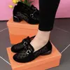 Zapatos de malla transpirables para madres de comercio exterior transfronterizo, mocasines de moda versátiles y cómodos de tacón bajo para mujer, nuevos sin cordones