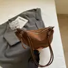 Bolsa Retro Fosca para Mulheres, Grande Capacidade, Novo Design de Nicho Outono e Inverno 2025, Bolsa de Ombro Único Transversal, Bolsa Dumpling para o Dia a Dia