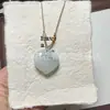 Colgante de Corazón de Jade Verde Natural de Tianshan con Flores Flotantes, Colgante de Corazón Pequeño para Niñas, Collar con Colgante de Jade